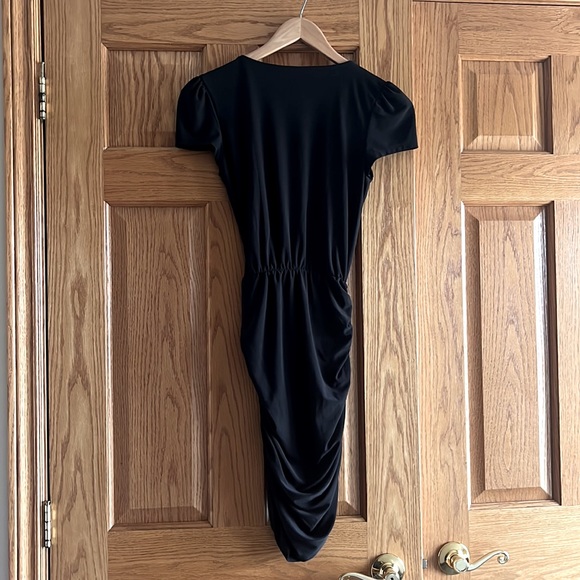 Black cap-sleeve mid length dress - Picture 3 of 3